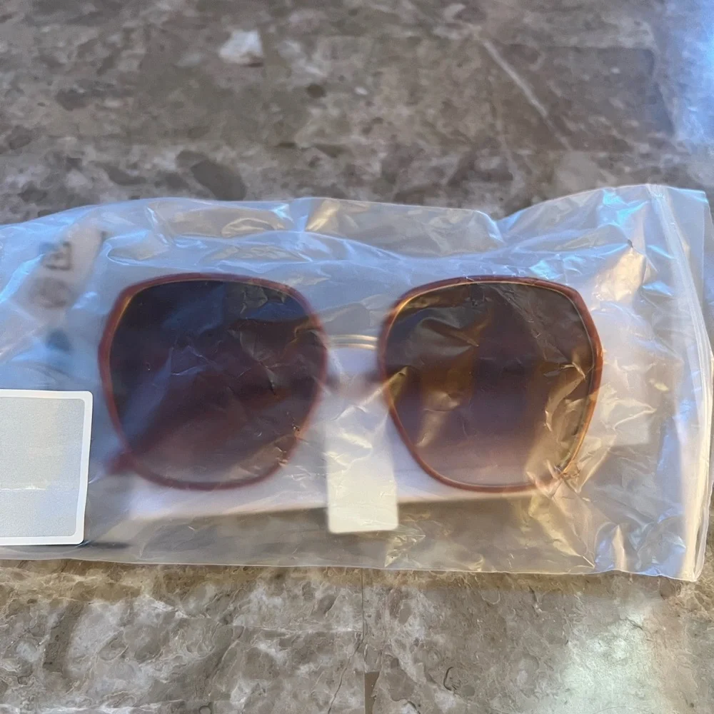 Guess Oversized Women Sunglasses in Brown Gradient Mauve colored‎ frames